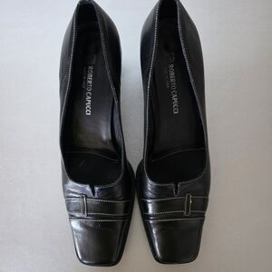 Leather Roberto Capucci classic pump. Low heel Sz 8.5 (narrow)